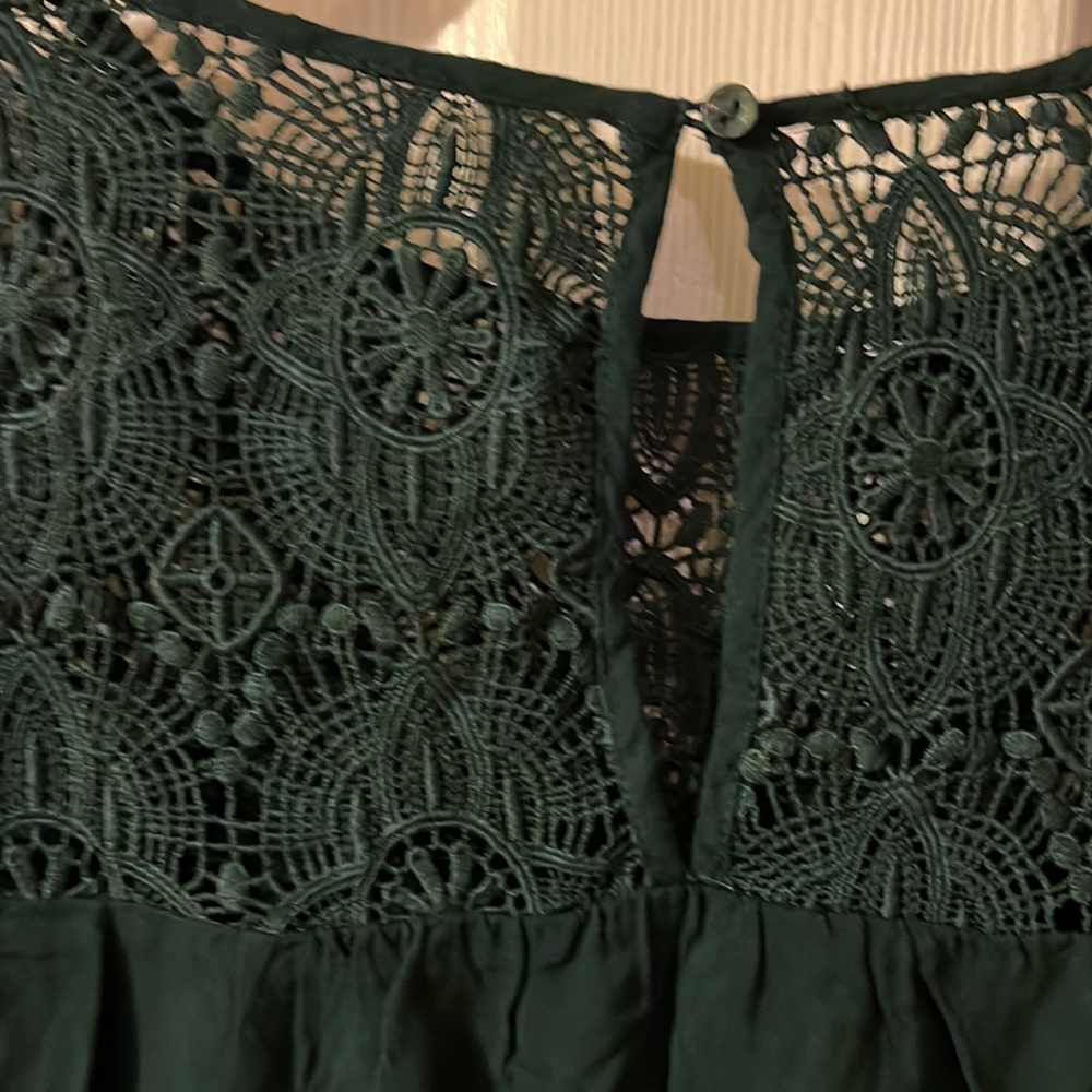 Old Navy top with lace (3) - Picture 5 of 6